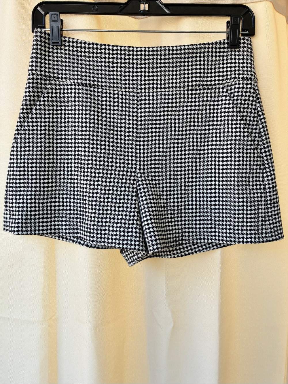 Alice + Olivia Donald Houndstooth High-Waisted Shorts Size 2